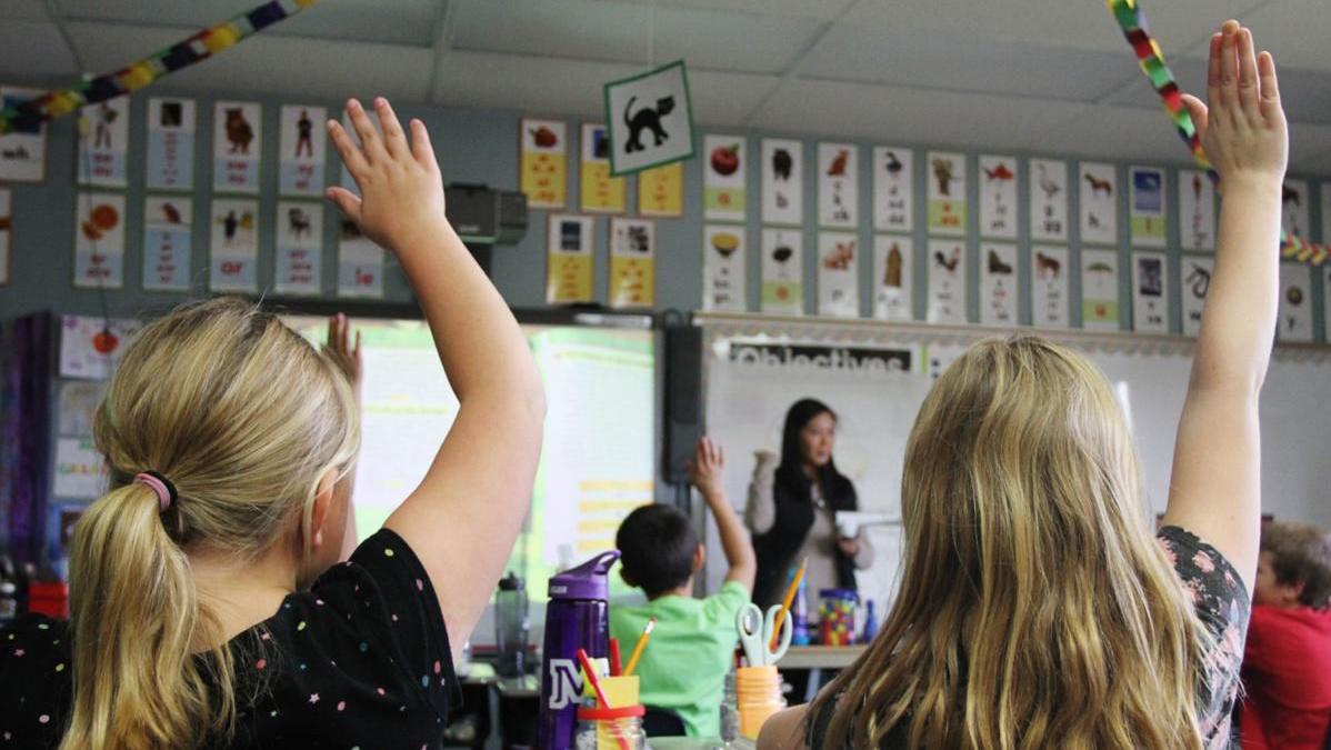 Texas school district offers higher pay in Phoenix ads